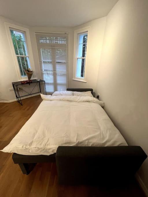 Lovely 1 Bedroom Apartment In West Kensington Лондон Экстерьер фото